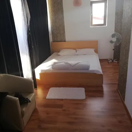 La Anca 3* بوخارست